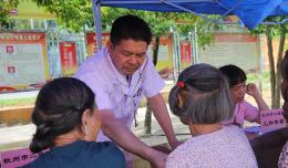 在萬(wàn)丈深淵上走鋼絲——?dú)J州市第二人民醫(yī)院黨委書記、神經(jīng)外科主任醫(yī)師廖振南素描