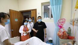 我院開展看望慰問脫貧攻堅工作隊員住院家屬活動