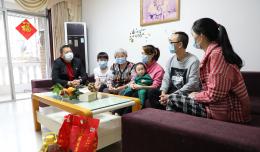 關愛 | 欽州市二醫(yī)院開展脫貧攻堅（鄉(xiāng)村振興）工作隊員家屬走訪慰問活動