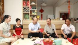 【欽二醫(yī)新聞】院領(lǐng)導(dǎo)走訪慰問老黨員和困難黨員